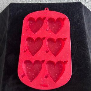Wilton Heart and Arrow Shaped Silicone Mold 6 Count Holder